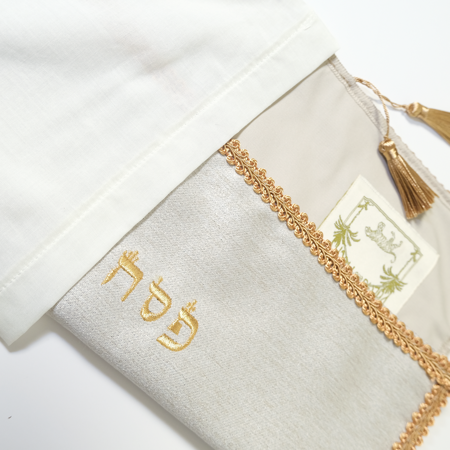 כיסוי מצות לשולחן החג | רקמת פירמידות ודקלים | זהב