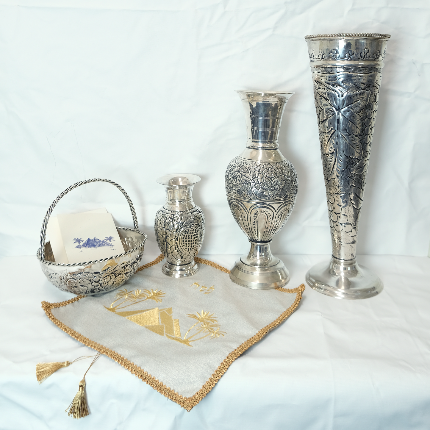 כיסוי מצות לשולחן החג | רקמת פירמידות ודקלים | זהב