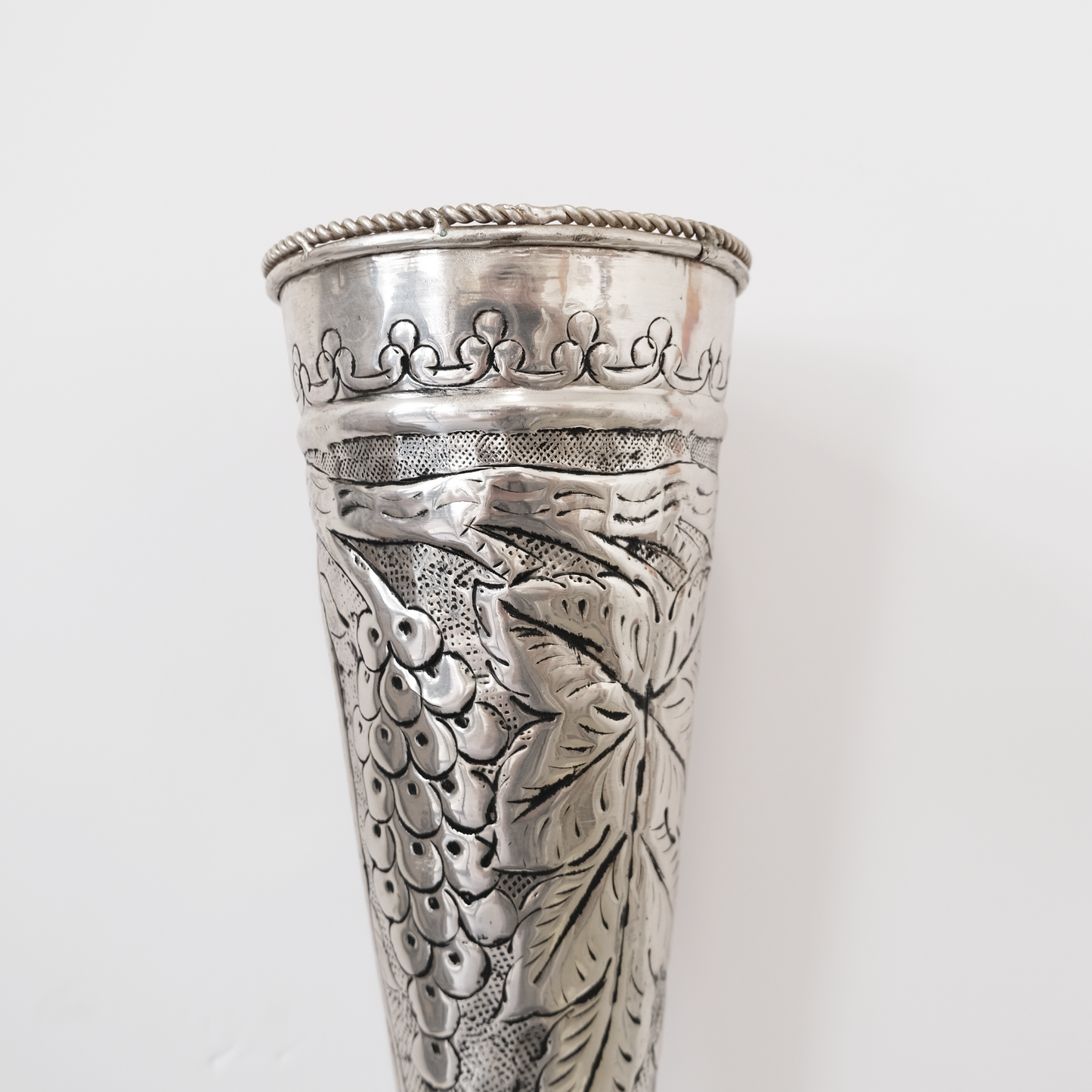 ואזה גדולה גפנים | נחושת מצופה