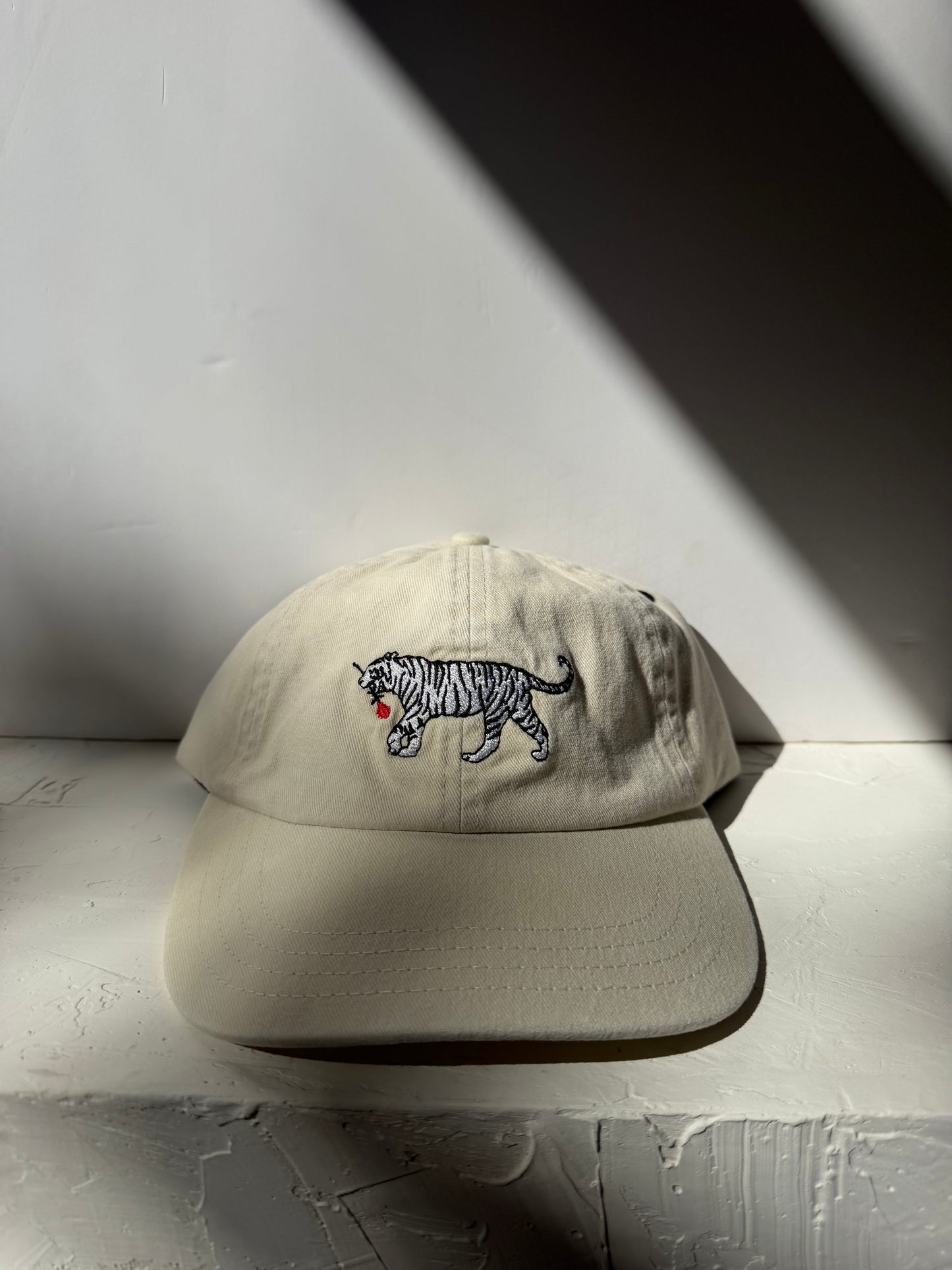 Rose Tiger Cap
